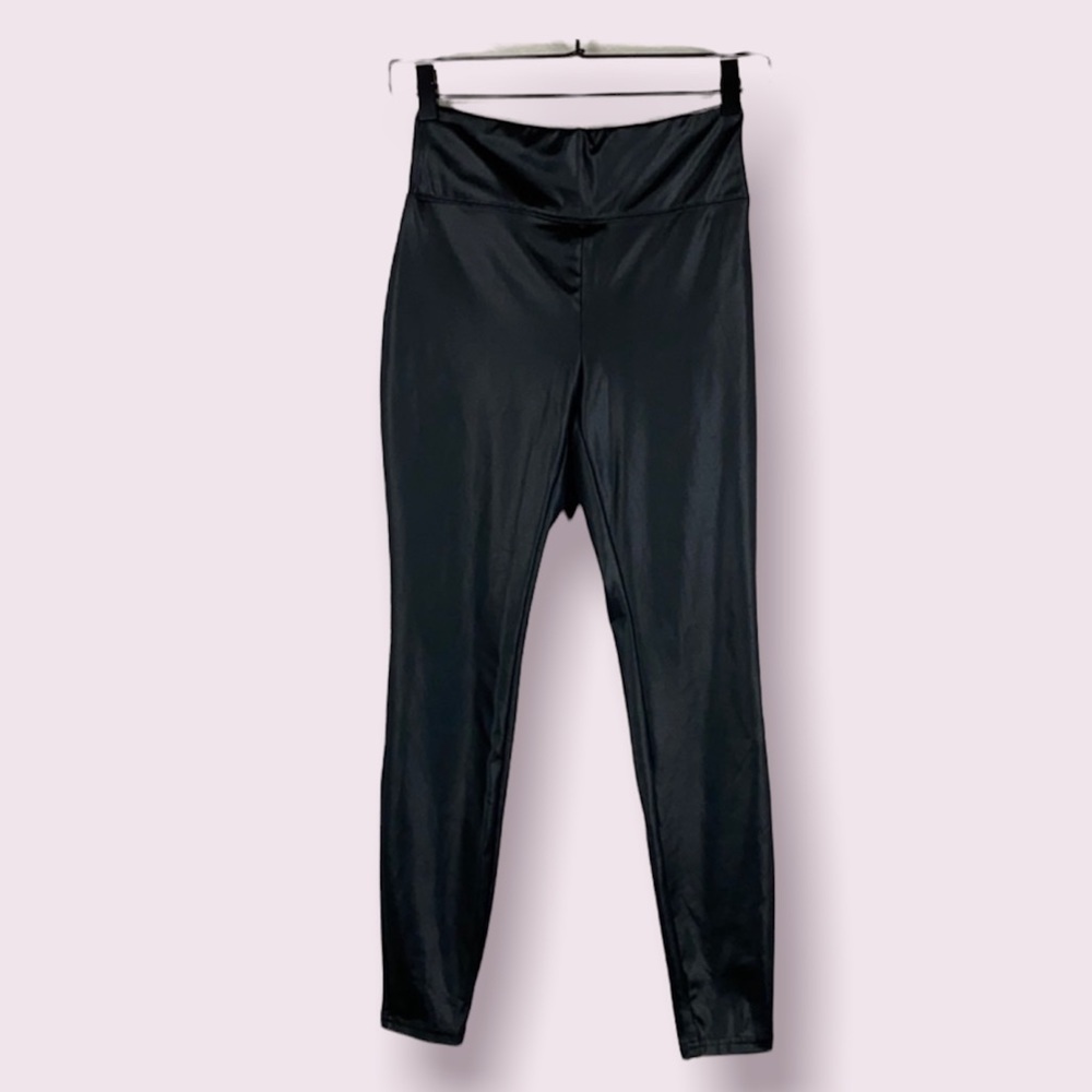Shiny black legging